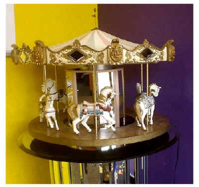 Mirrored Pedestal table for your Carousel