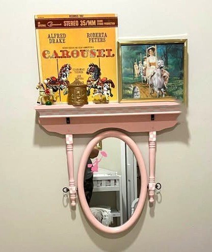 Carousel End table,with Mirror, Pink/White 1 of a kind